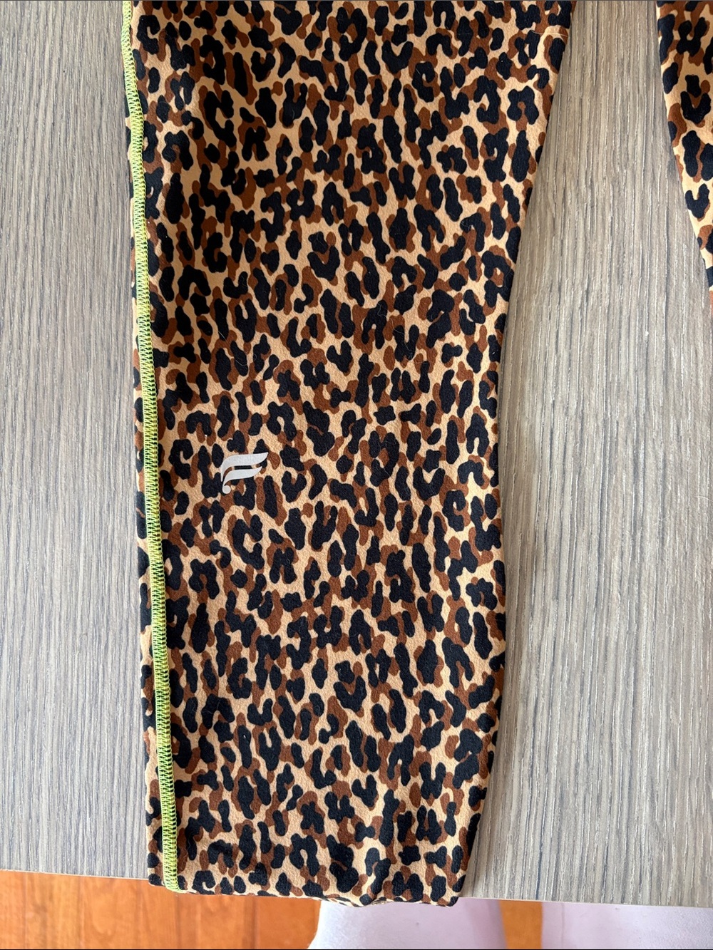 Fabletics Define PowerHold Ultra High-Waisted 7/8 Leopard Leggings Size M NWT - Picture 5 of 7